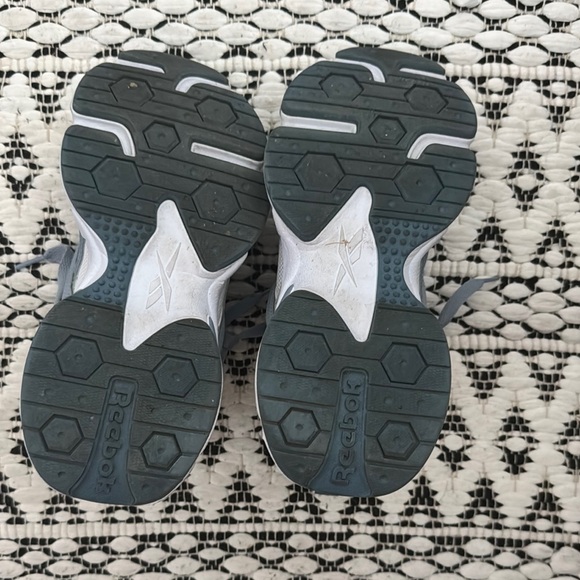 Reebok Gray Chunky Sneakers Athletic Style unisex - Picture 4 of 9